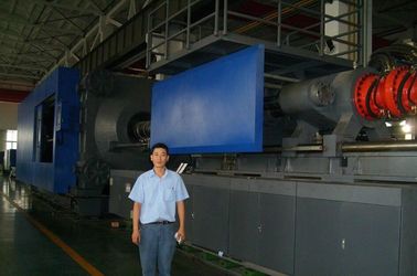 Machine de fabrication en plastique de machine de moulage par injection 1000 tonnes pour le matériel de PVC